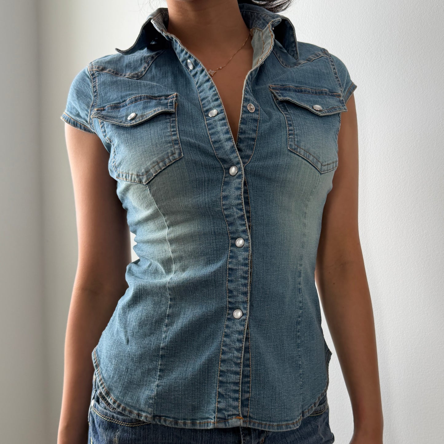 Blue Fitted Denim Button-Front Cap-Sleeve Shirt - X-Small