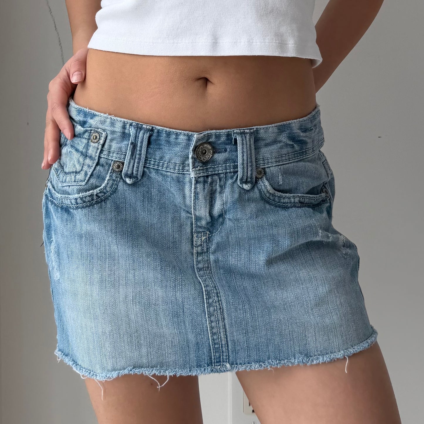 Early 2000s Aéropostale Light Wash Denim Mini Skirt - Medium