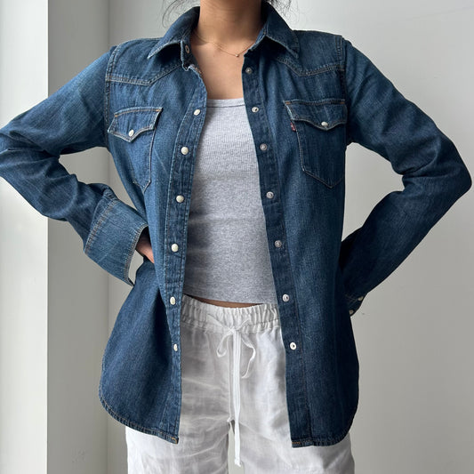Levi’s Denim Button Up Shirt - Small