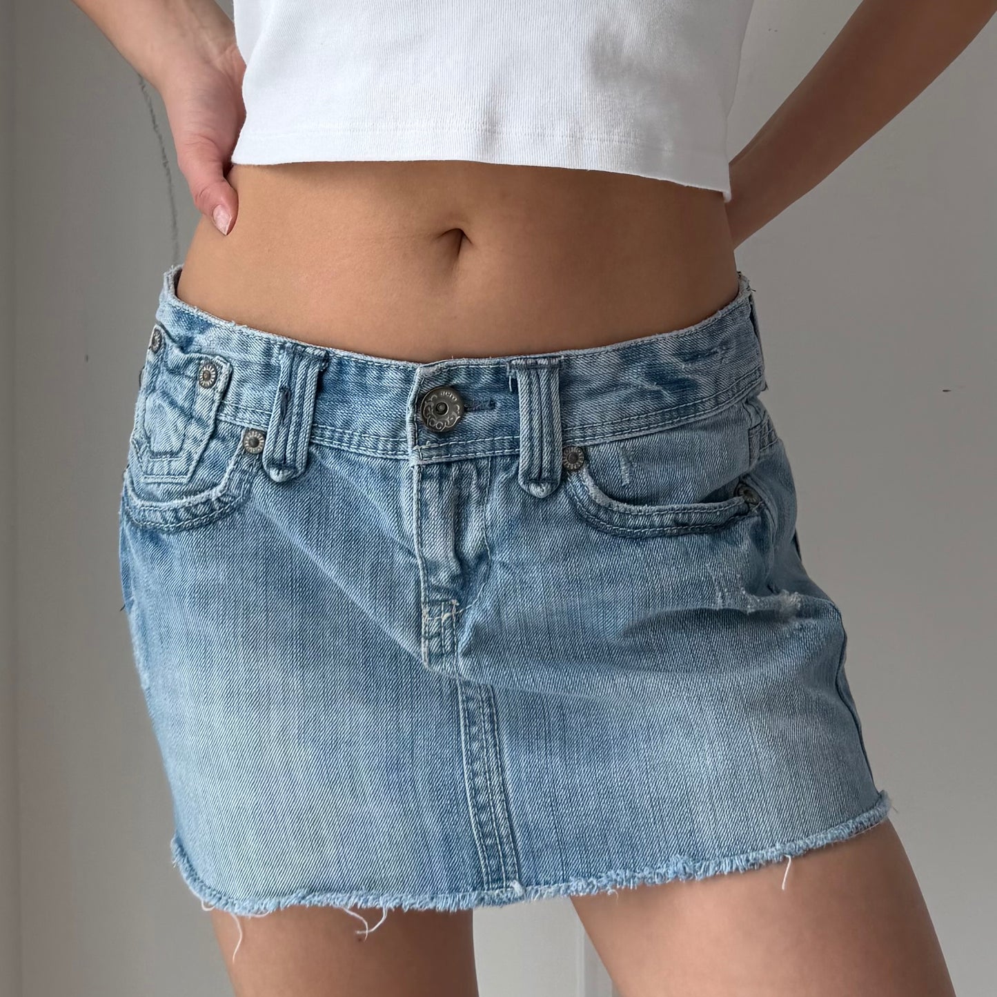 Early 2000s Aéropostale Light Wash Denim Mini Skirt - Medium