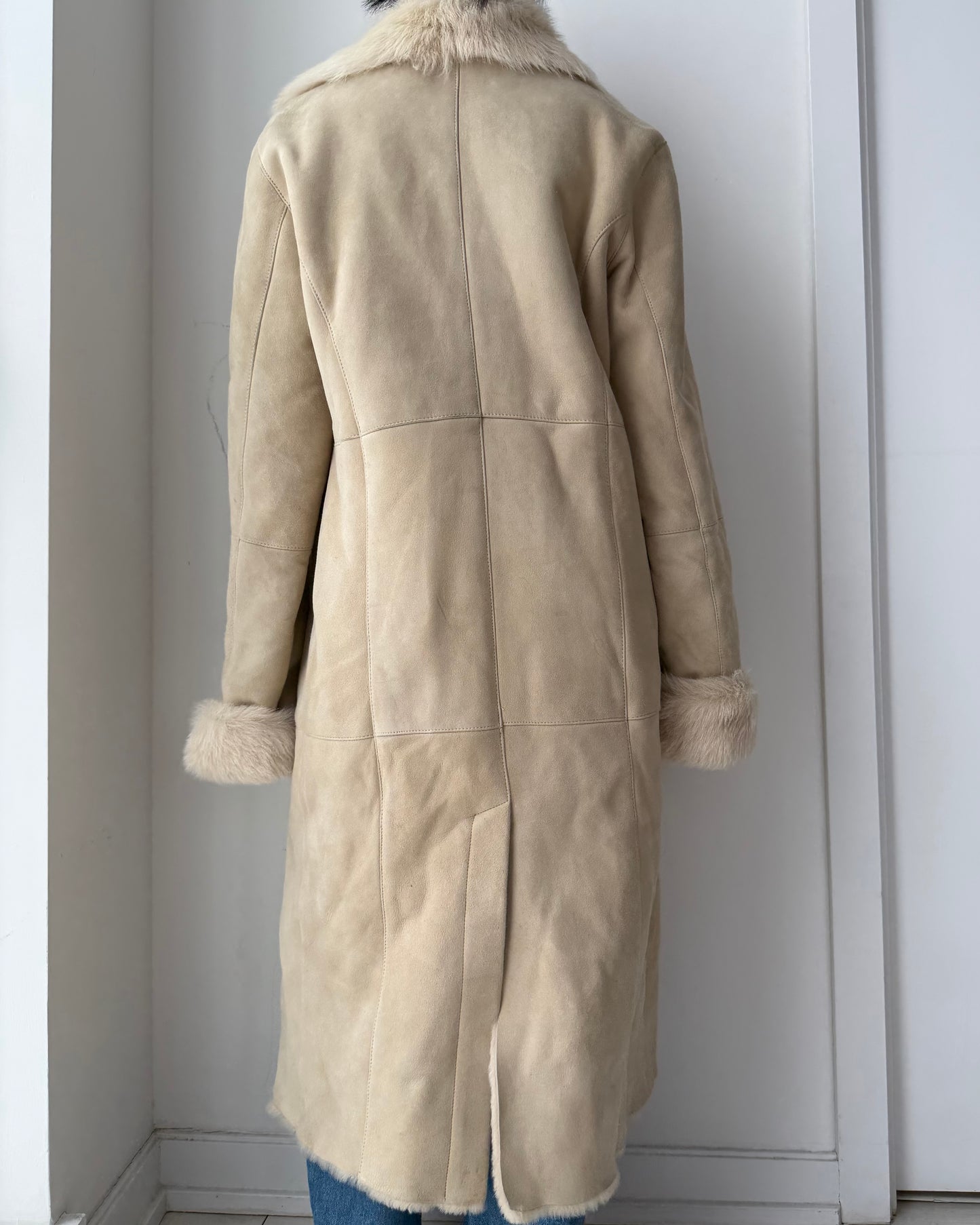 Danier Beige Genuine Sheepskin Pankou Closure Coat - Large