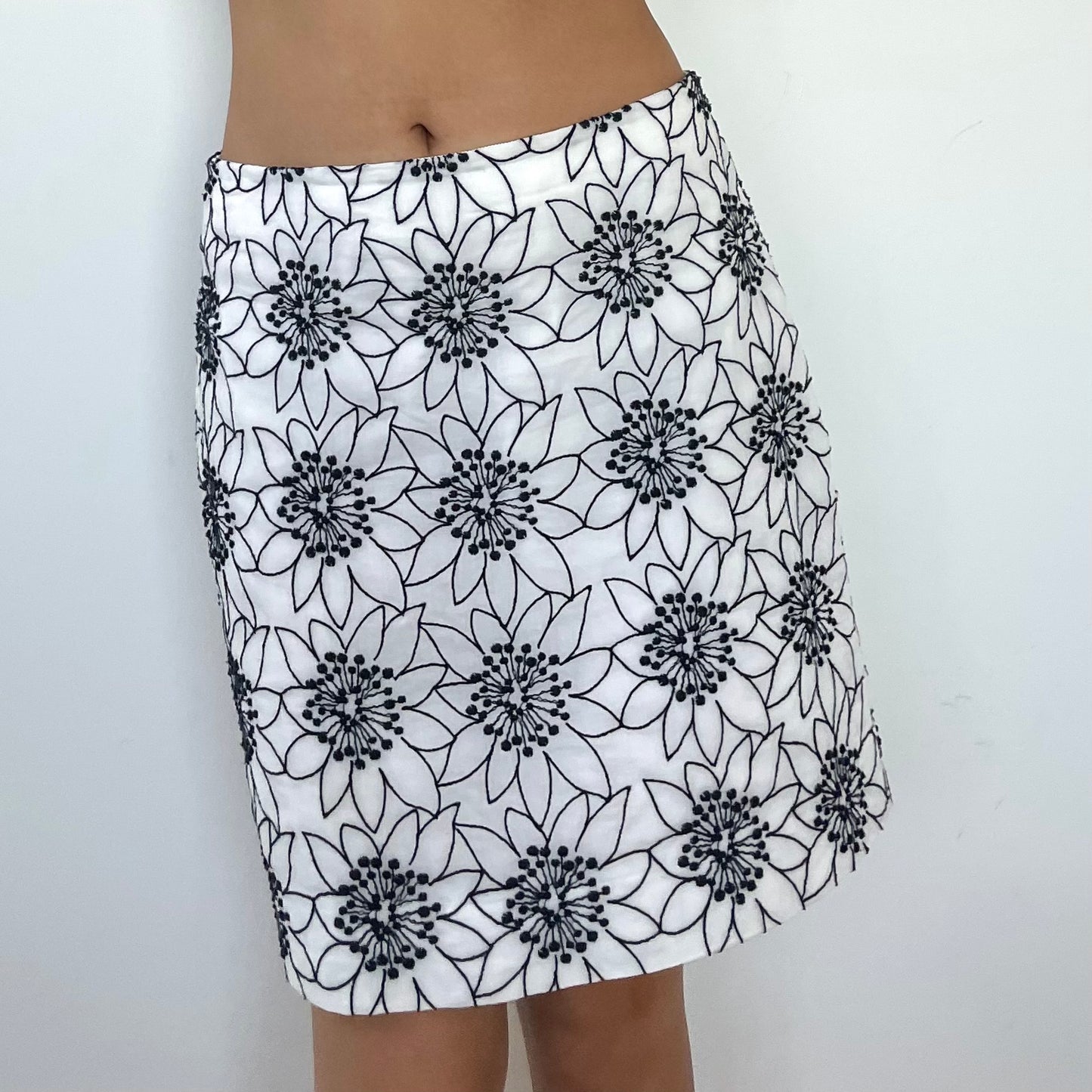 J. Crew White Floral Mini Skirt - Medium (US 4)