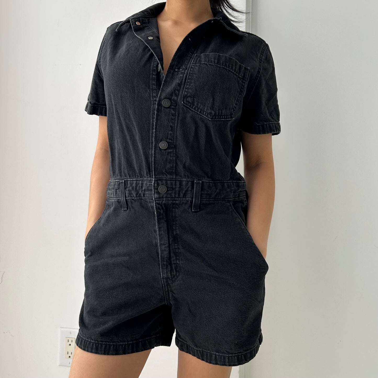 Levi’s Black Short Sleeve Romper - Medium