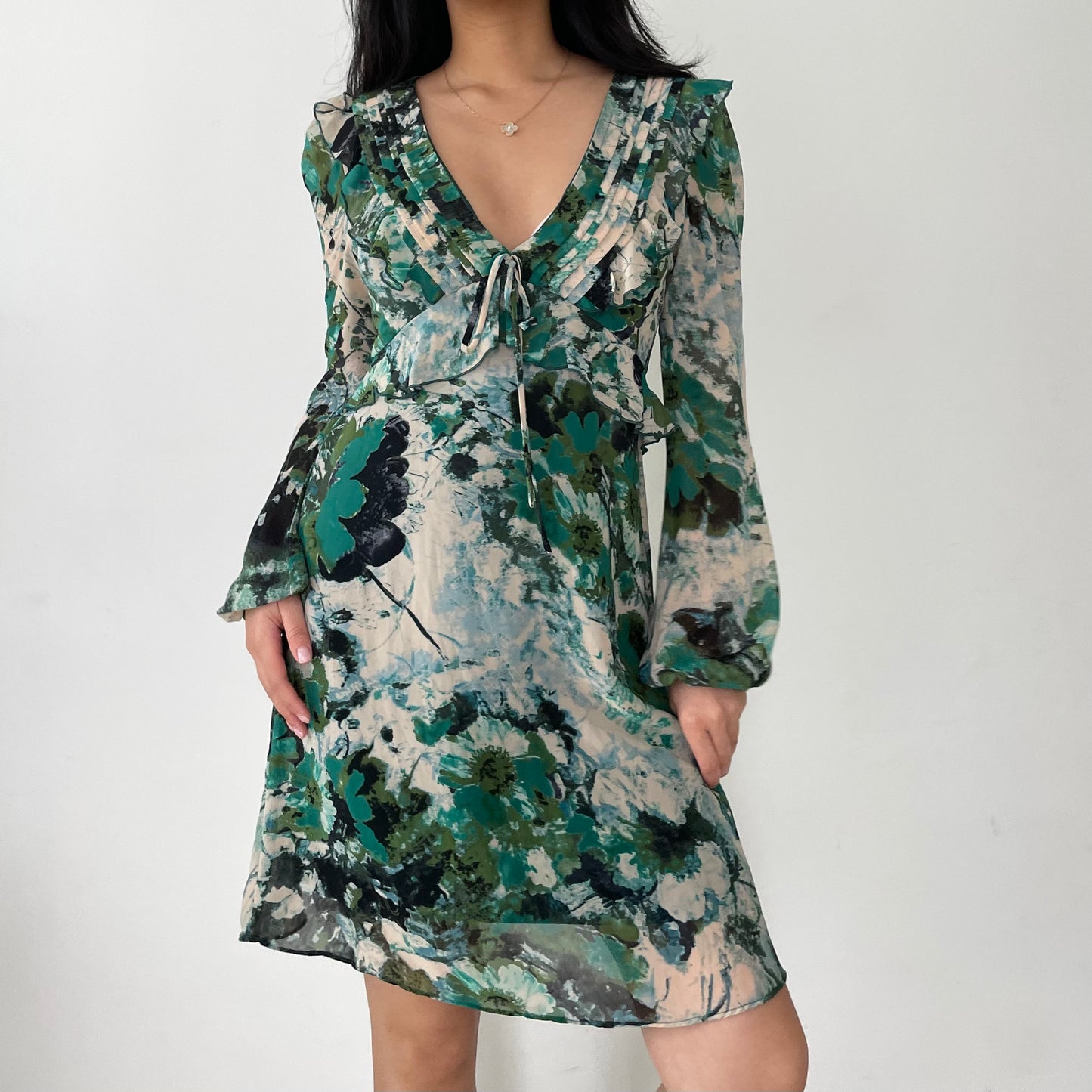 IVIVI Green V-Neck Long Sleeve Floral Print Mini Dress - Small