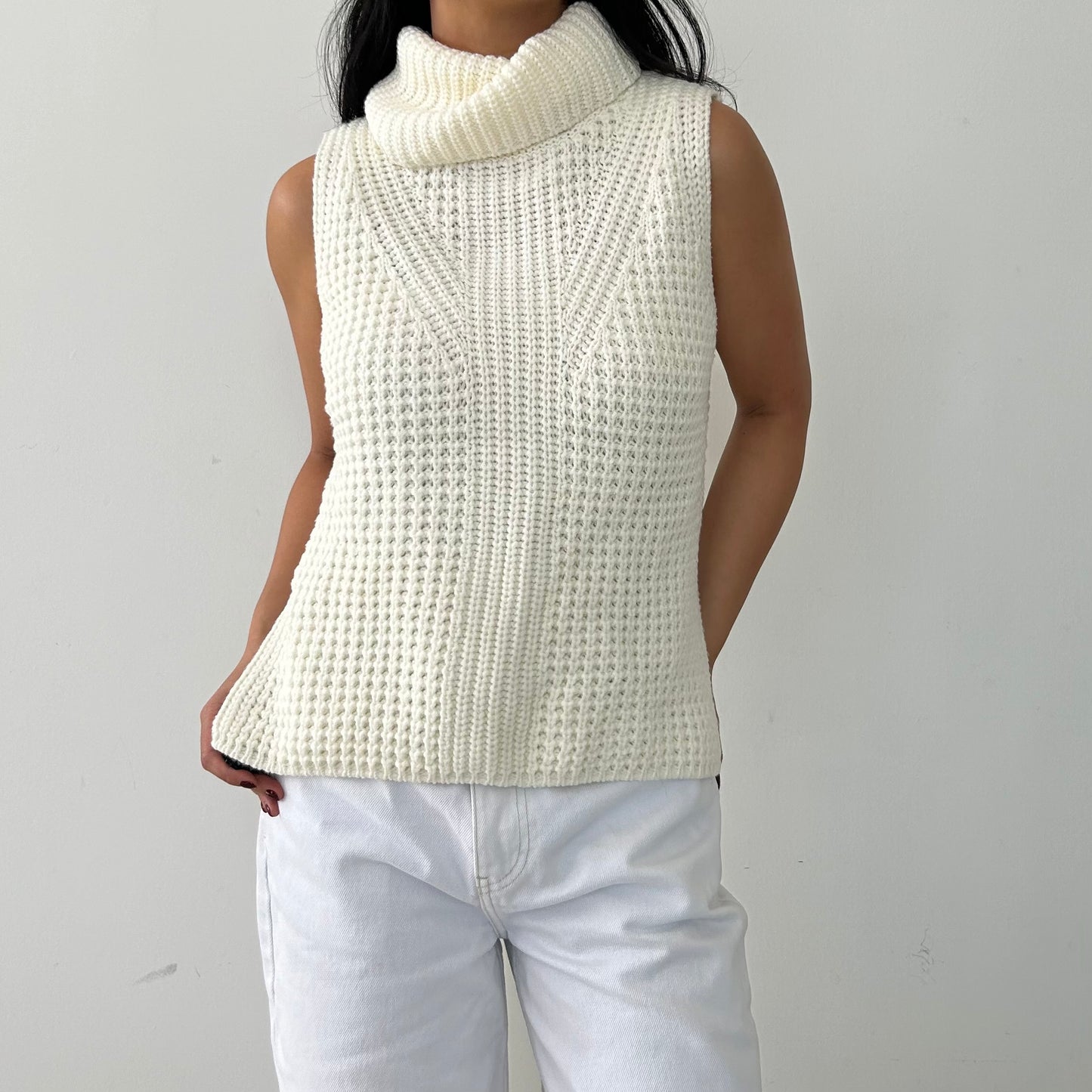 White Chunky Sleeveless Turtleneck Sweater - Small