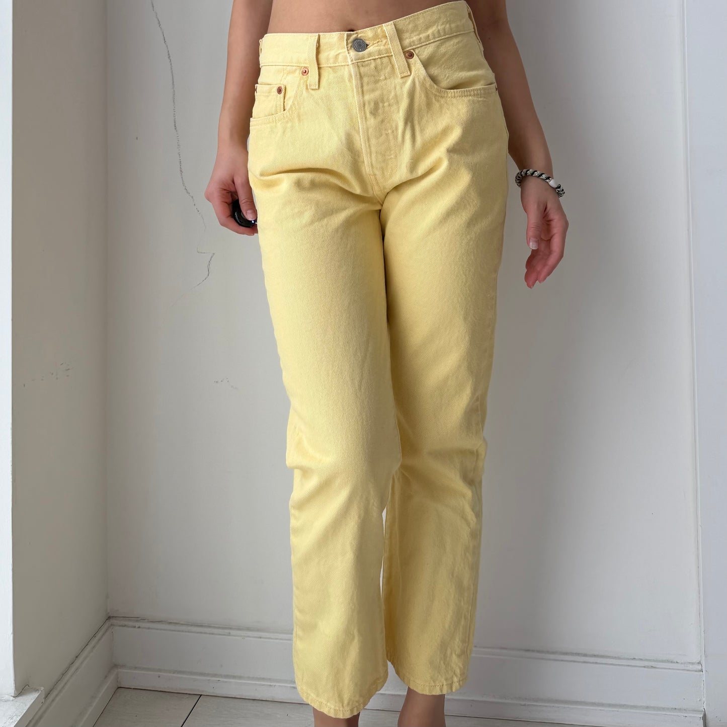 Levi’s 501 Butter Yellow Cropped Jeans - W26 L26