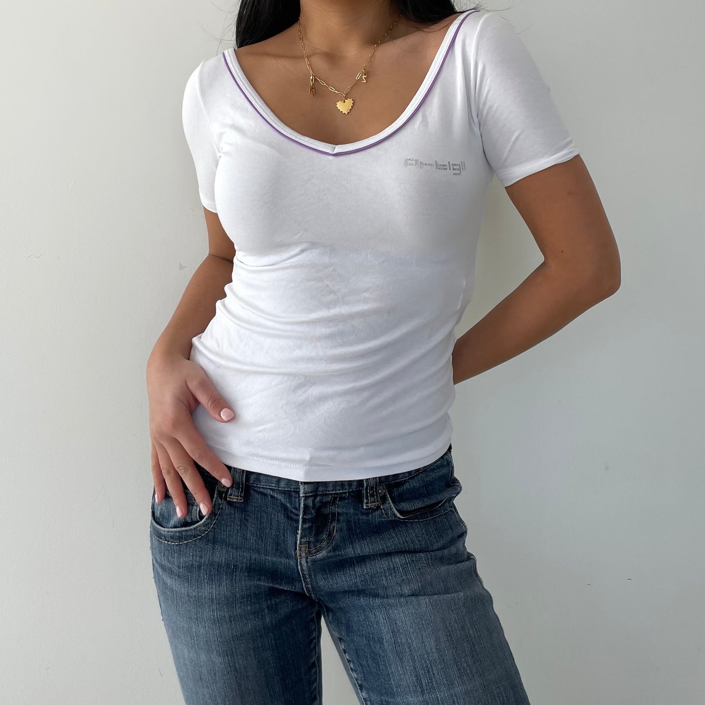 Artigli White V-Neck Tee - Small