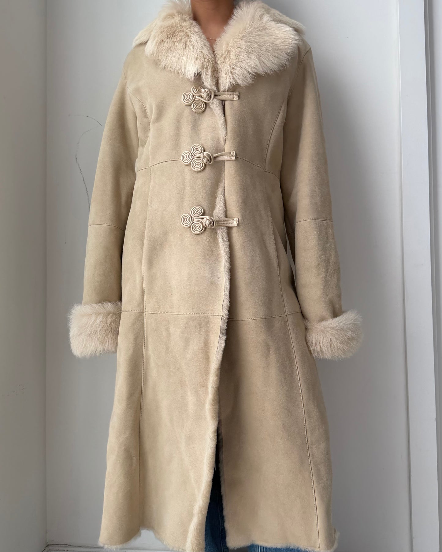 Danier Beige Genuine Sheepskin Pankou Closure Coat - Large