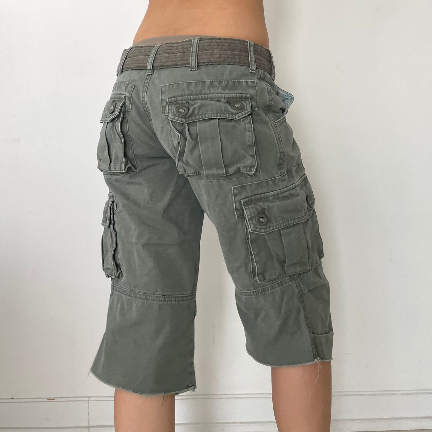 Vintage Aritzia TNA Army Green Cargo Capri Shorts - W30/Medium