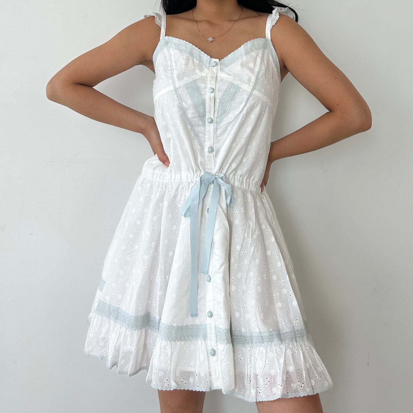 Japanese Designer A Mon Avis White Broderie Anglaise Baby Blue Ribbon Mini Dress - Small