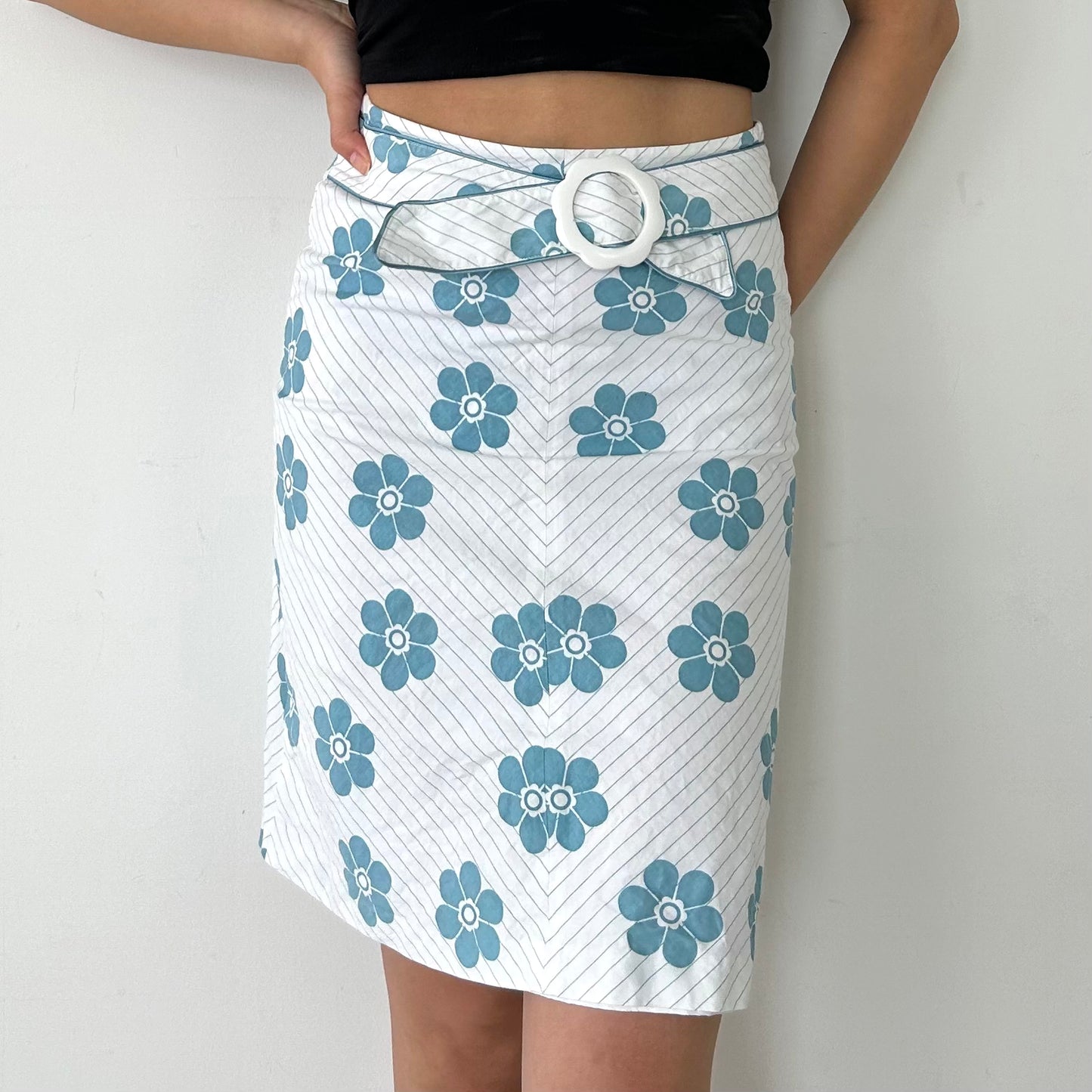 Tanix White and Blue Floral Print Belted Knee Length Skirt - Small