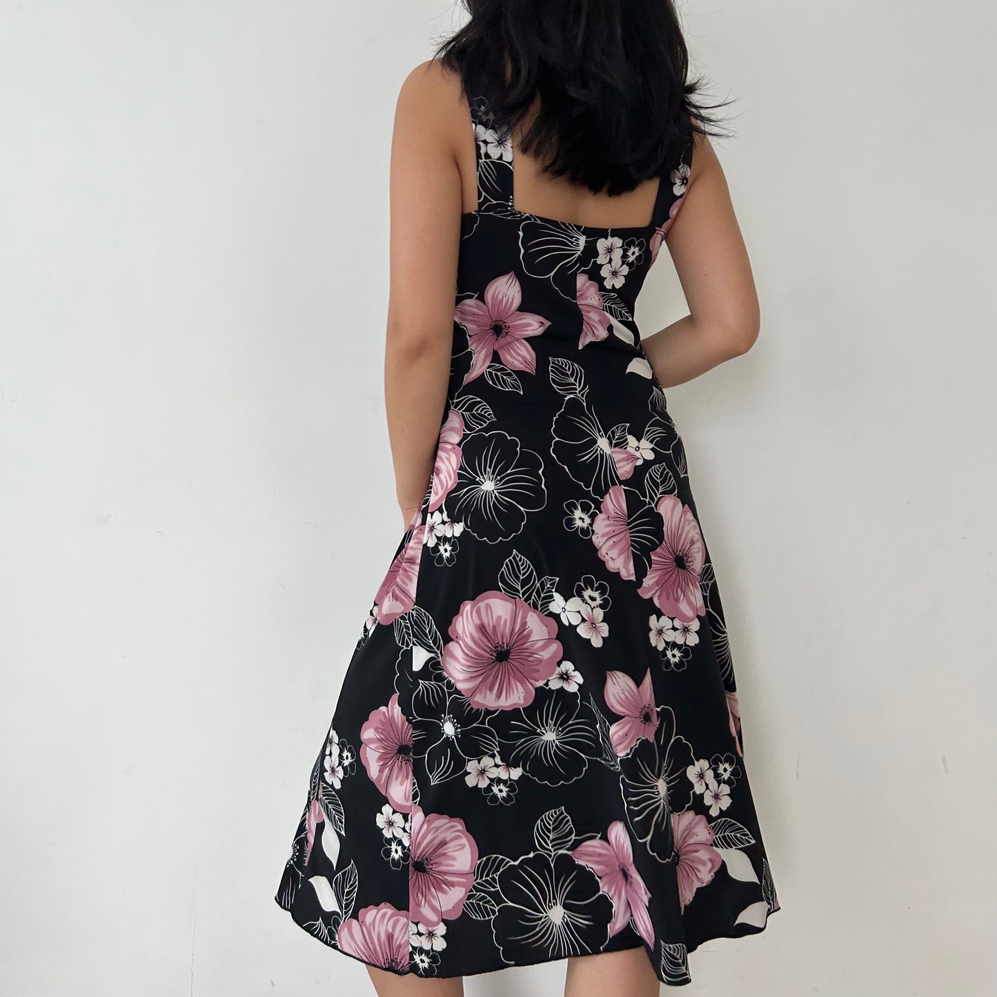 Vintage Le Chateau Black and Pink Floral V-Neck Sleeveless Midi Sundress - Medium