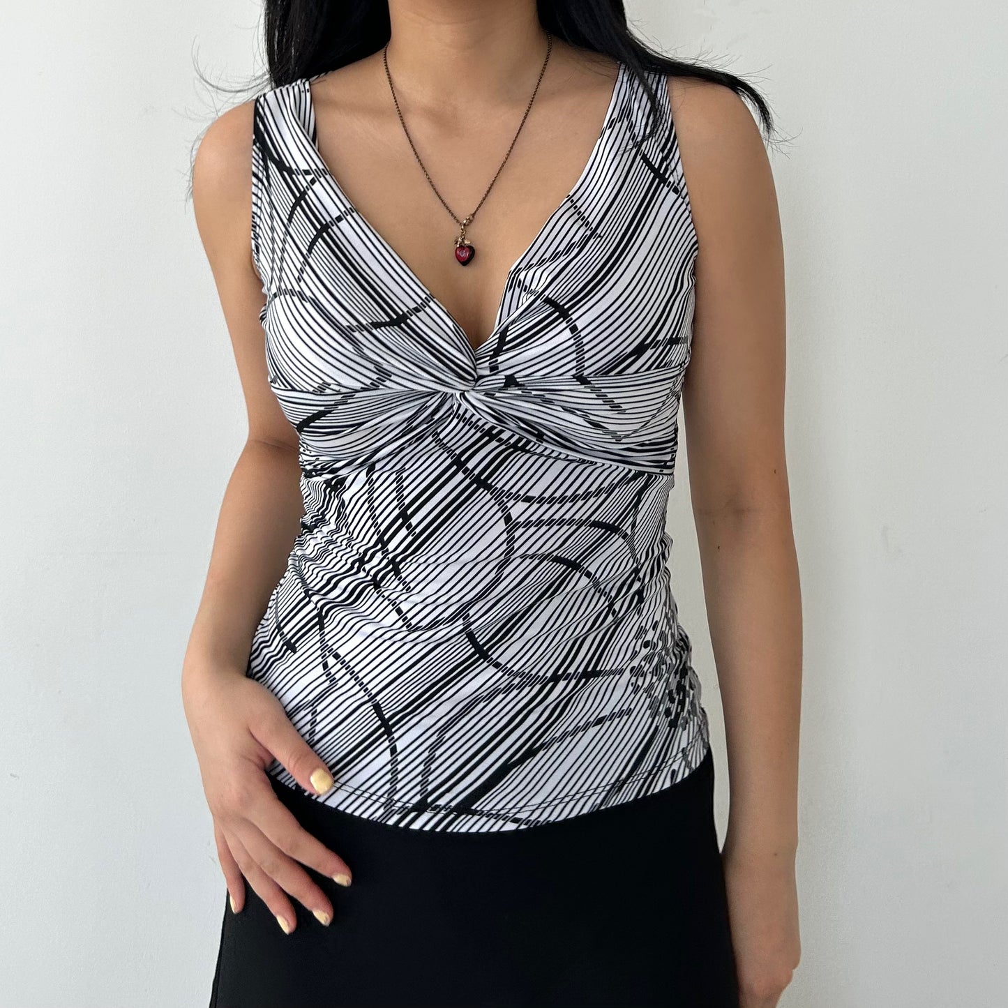 Fairweather USA Black and White V-Neck Knot Front Sleeveless Top - Small