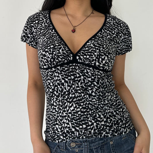 Morgan de Toi Black and White Leaf Print V-Neck Tee - Small/Medium