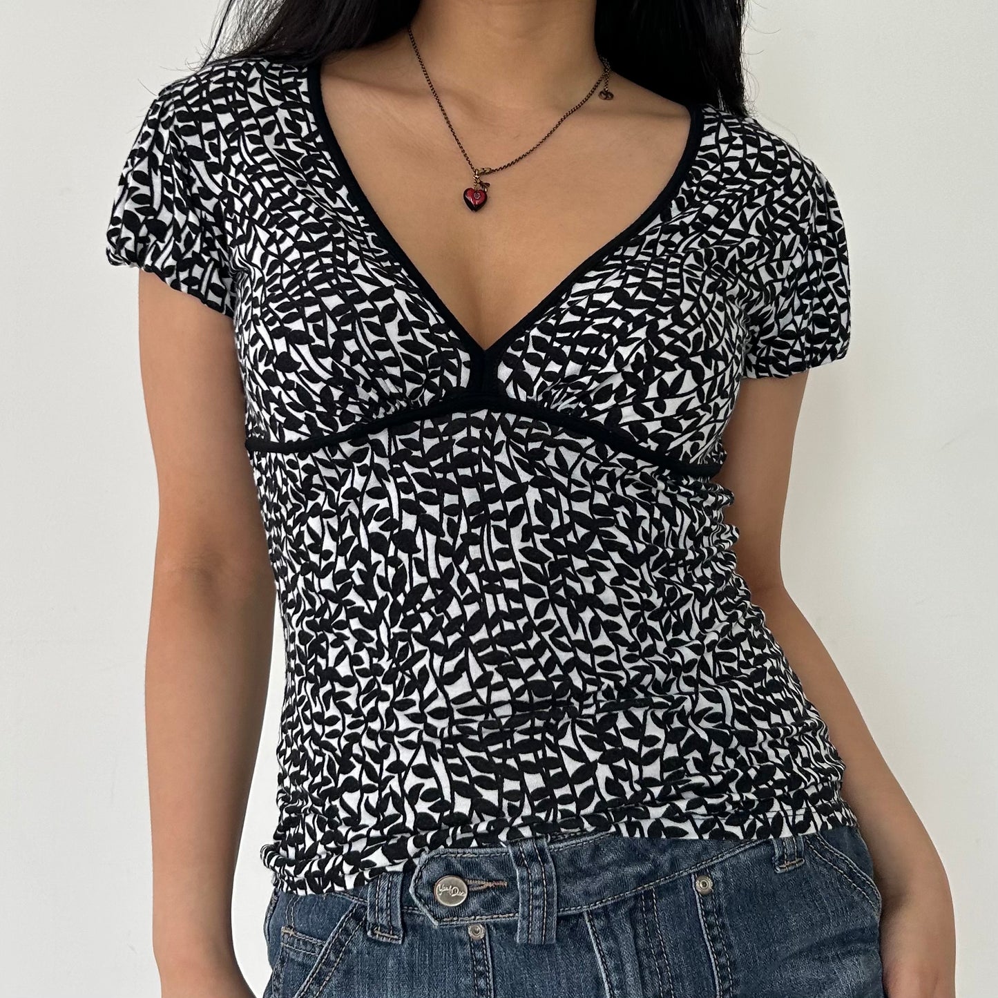 Morgan de Toi Black and White Leaf Print V-Neck Tee - Small/Medium