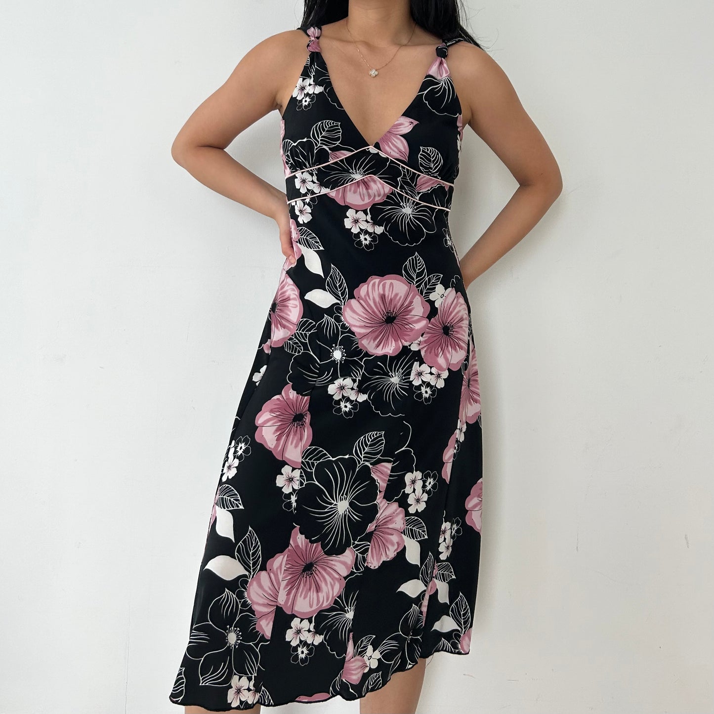 Vintage Le Chateau Black and Pink Floral V-Neck Sleeveless Midi Sundress - Medium