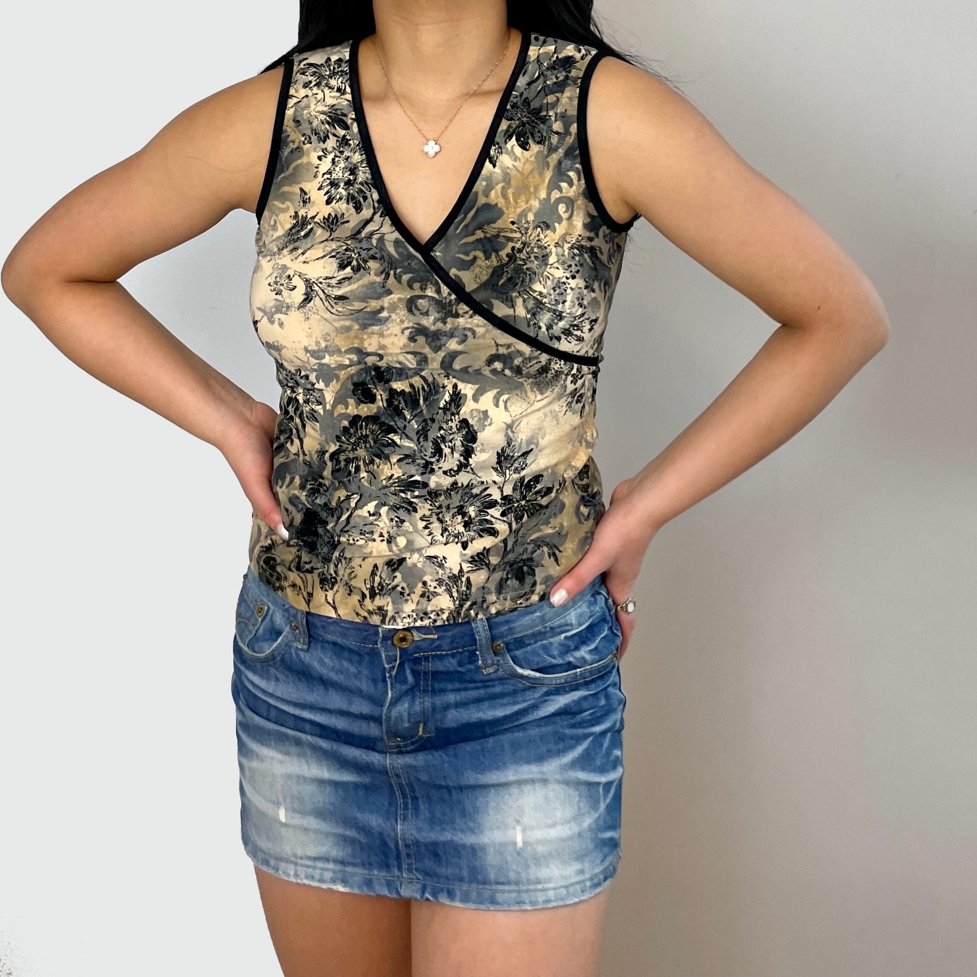 Patterned V Neck Sleeveless Top - Zoehify 