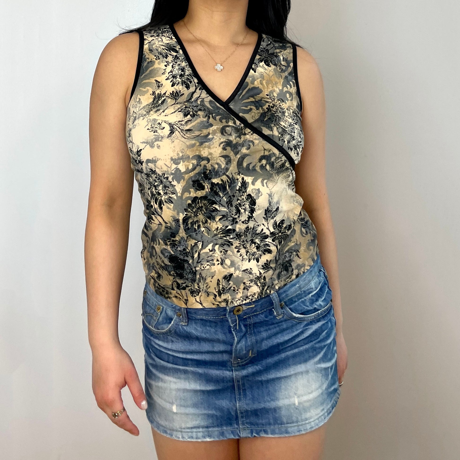 Patterned V Neck Sleeveless Top - Zoehify 