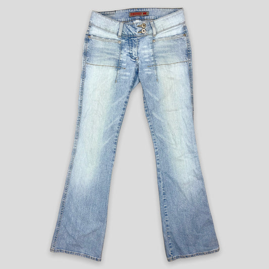 Low Waisted Flare Jeans - Zoehify