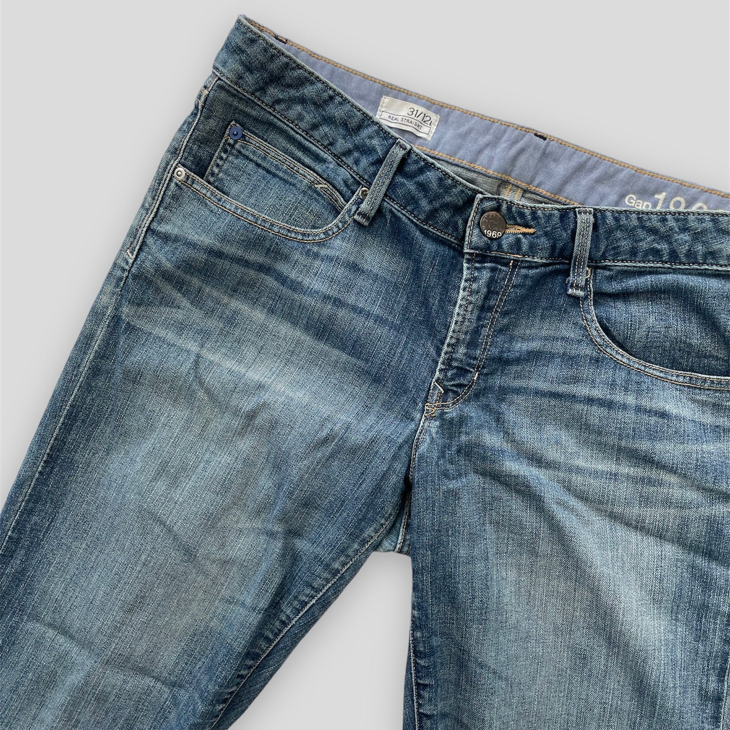 Gap Medium Wash Real Straight Jeans - W34/Large