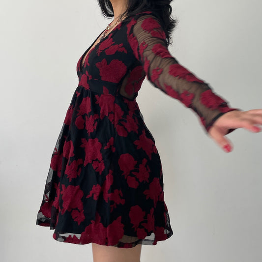 Forever 21 Black & Red Lace V-Neck Long Sleeve Baby Doll Dress