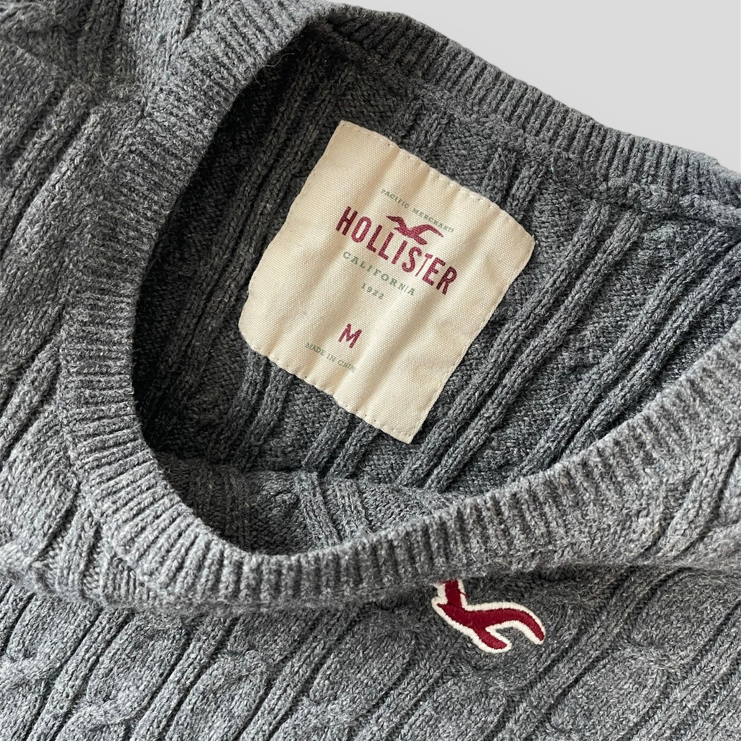 2000s Hollister Grey Cable Knit Crewneck Jumper - Small