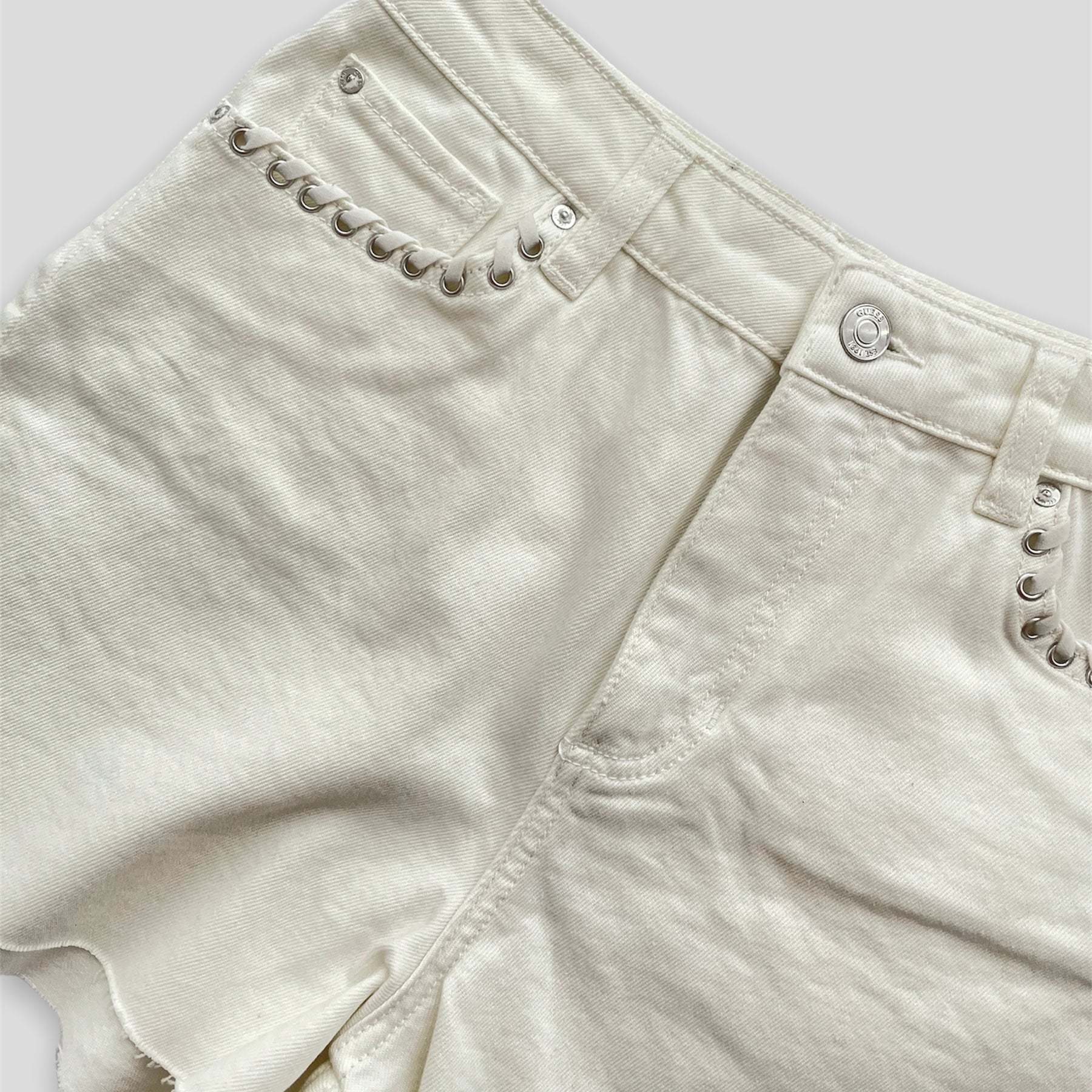 White Guess Cutoff Shorts - Zoehify 