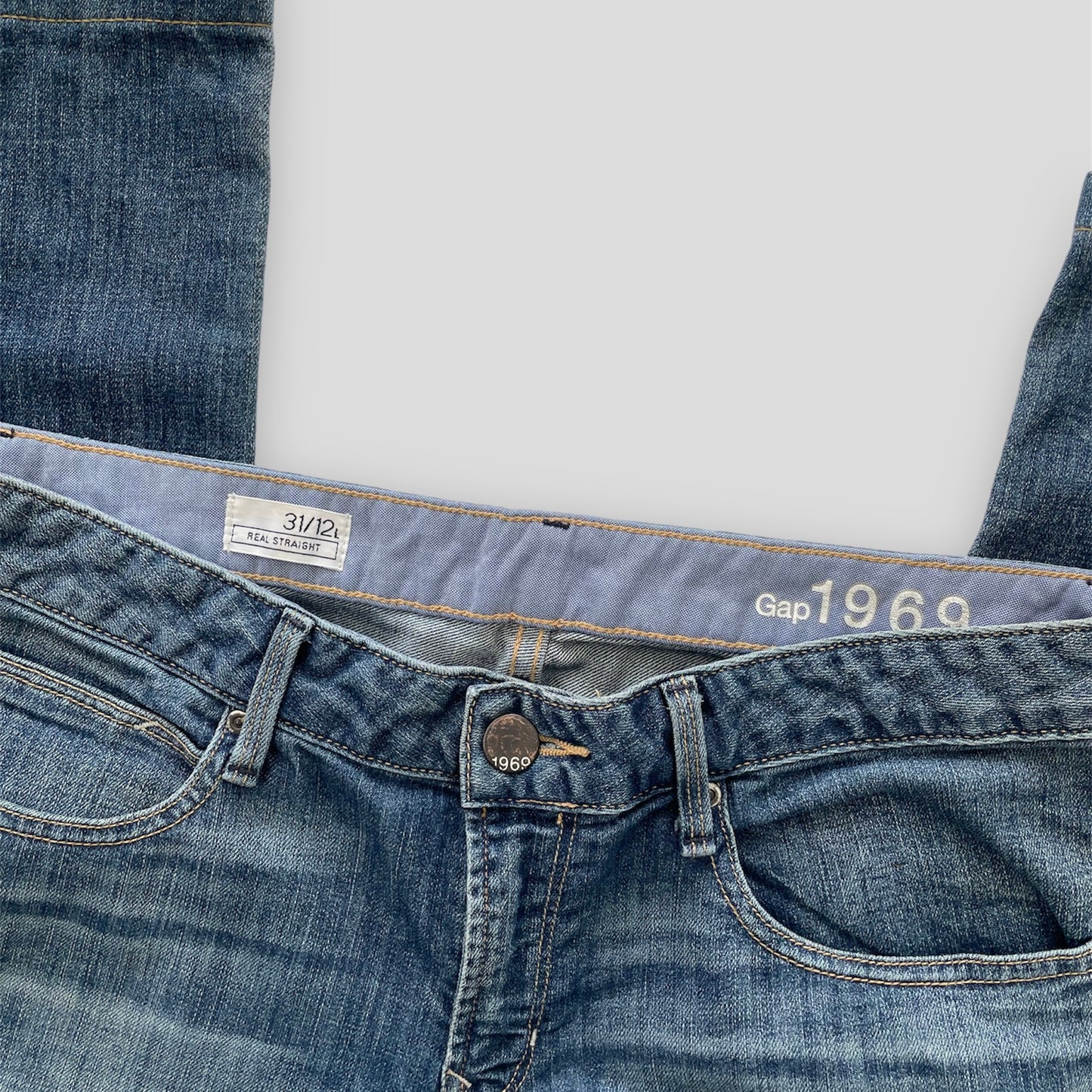 Gap Medium Wash Real Straight Jeans - W34/Large